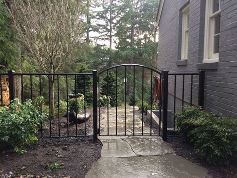 Side Yard Pathway, Iron Railings Outdoor, Front Yards Diy, Iron Fence Gate, Gate Images, Chicago Bungalow, Wrought Iron Garden Gates, Yard Pathway, Backyard Gates