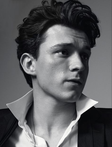 Styling Portfolio, Celebrity Portraits Drawing, Tom Holland Imagines, Tom Holland Peter Parker, Prop Stylist, Tom Holland Spiderman, Tommy Boy, Uk Photos, Corte De Cabelo Masculino