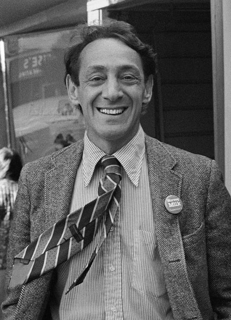 Harvey Milk (businessman/politician) - Died November 27, 1978. Born May 22, 1930. First openly-gay poitician elected to office. Harvey Milk, Gay History, Lgbt History, Inspirational People, Civil Rights, Human Rights, Role Models, Famous People, Beautiful People