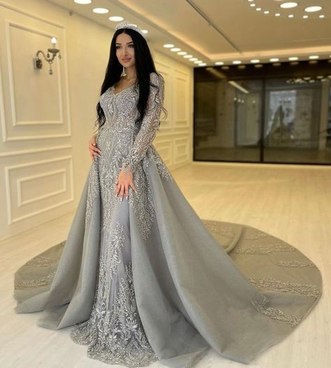 Halal Prom Dresses Ball Gowns, Arabic Engagement Dress, Arab Engagement Dress, Engagement Dress For Bride Indian Muslim, Engagement Dress Arab, Eid Wedding Gown With Pearl Embroidery, Changing Dresses, Turkish Gowns Hijab Styles, Burgundy Prom Dress Lace