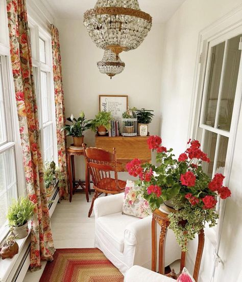 Best Sunroom Ideas – Forbes Home Sunroom Decorating Ideas Farmhouse Style, Sunroom Decorating Ideas Indoor, Enclosed Sunroom Ideas, Indoor Sunroom Furniture Ideas, Sunroom Bedroom Ideas, Adding A Sunroom, Tiny Sunroom, Sunroom Office Ideas, Indoor Sunroom Furniture