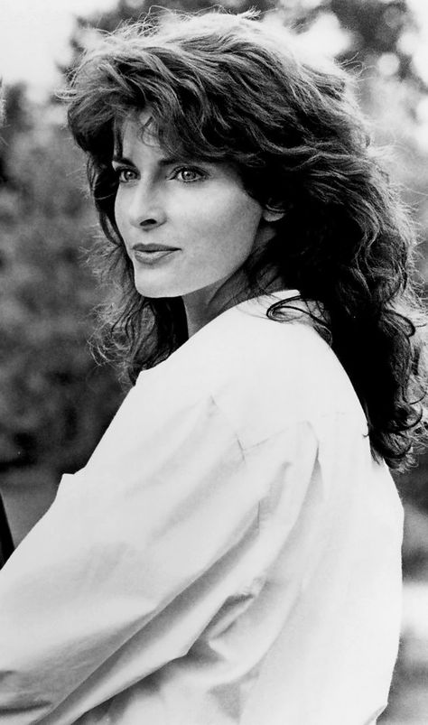 Joan Severance, 80s Hair, 80s Aesthetic, Beauty Women, Cool Photos, Tv Shows, Hair Cuts, Actresses, Tv