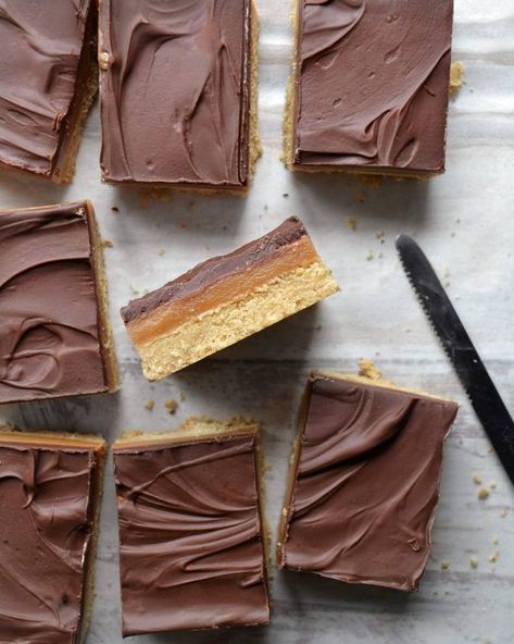 Chocolate Caramel Squares Chocolate Caramel Squares, Bakery Store, Millionaire Shortbread, Caramel Slice, How To Make Caramel, Chocolate Butter, Chocolate Caramel, Chocolate Topping, Golden Syrup