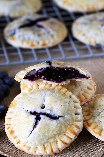 Homemade Blueberry Pie Filling, Blueberry Hand Pies, Homemade Blueberry Pie, Kue Macaroon, Blueberry Cookies, Blueberry Pie Filling, Pie Cookies, Blueberry Desserts, Blueberry Pie