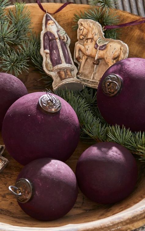 Plum Christmas, Advent Diy, Primitive Colors, Colorful Christmas Decorations, Grandmas Christmas, Cottage Christmas, Purple Christmas, Christmas Fairy, Green Christmas