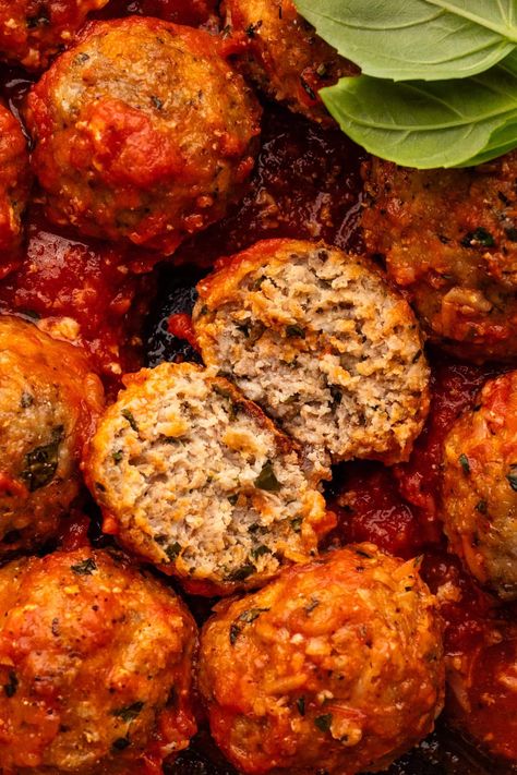 Baked Italian Chicken Meatballs Italian Chicken Meatballs, Baked Italian Chicken, Ground Chicken Meatballs, Healthy Italian Recipes, Baked Chicken Meatballs, Chicken Parmesan Meatballs, Perfect Meatballs, Parmesan Meatballs, Healthy Italian