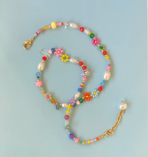 Flower Pearl Necklace, Colorful Beaded Necklace, Beaded Daisy, Pearl Bead Necklace, Bead Flower, Diy Collier, Beaded Jewelry Necklaces, Beaded Necklace Designs, Beaded Necklace Diy