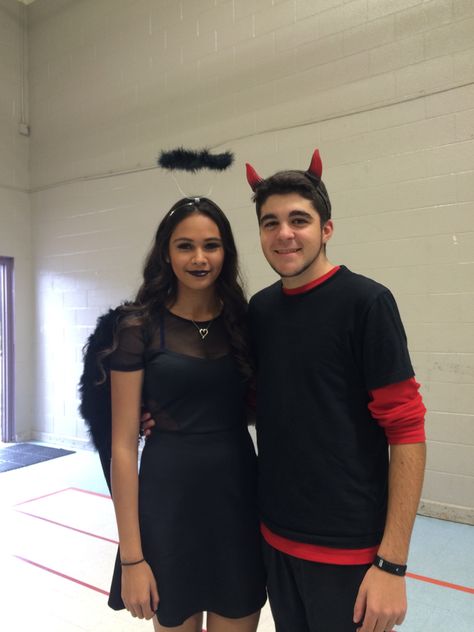 Devils Couple Costume, Fallen Angel Costume Ideas, Black Couple Halloween Costumes, Fallen Angel Halloween, Angel Costume Diy, Black Angel Costume, Angel Couple, Cool Couple Halloween Costumes, Angel And Devil Costume