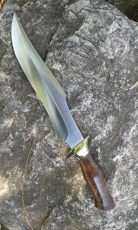 Big Knives, Big Knife, Prepper Survival, Knife Design, Cool Knives, Bowie Knife, Old Money Aesthetic, Hunting Knife, Knife Making