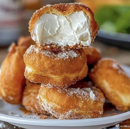 Deep Fried Cheesecake Fried Cheesecake Bites, Deep Fried Cheesecake, Deep Fried Desserts, Fried Cheesecake, Fried Milk, Cheesecake Ingredients, Fried Dessert, Frozen Cheesecake, Deep Pan