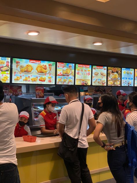 7 Eleven Prank Photo, Fake Photos To Prank Your Friend, Jollibee Ig Story, Prank Photos For Friends, Prank Aesthetic, Jollibee Prank Picture, Mcdonald's Fake Story, Photos To Prank Your Friends, Amazing Mansions