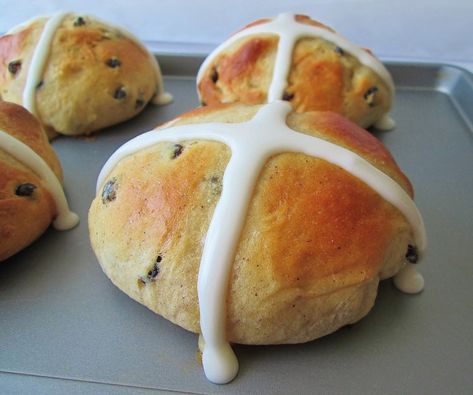 Currant Buns Recipe, Alison Wonderland, Get Up Early, Hot Cross Buns, Cross Buns, Bun Recipe, The Secret Garden, Culinary Arts, Easter Party