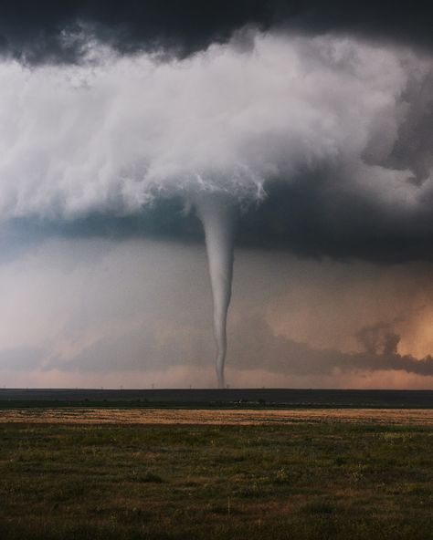 This beautiful tall tornado over the Colorado landscape is this weeks #tornadotuesday. This tornado occurred on 6/23/23 and was on the ground for 45 minutes. 📸: @brettwrightphoto #okwx #weather #storms #nature Tornado Aesthetic Wallpaper, Tornado Aesthetic, Tornado Photography, Tornado Painting, Kate Carter, Tornado Chasers, Tornado Pictures, Oklahoma Tornado, Tornado Warning