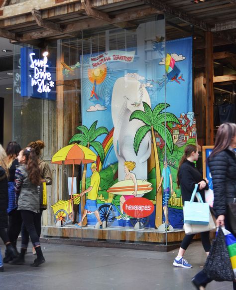 Havaianas Window Display at Surf Dive n Ski, Bourke St Mall, Melbourne Beach Ball Window Display, Beach Window Display, Summer Display, Surf Store, Summer Window Display, Store Front Windows, Shoe Store Design, Windows Display, Architectural Lighting Design