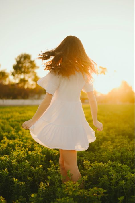 Dreamy Field, Dreamy Photoshoot, Girl In White Dress, Beach Film, Senior Photo Ideas, Field Photoshoot, First Year Photos, Green Field, Visual Board