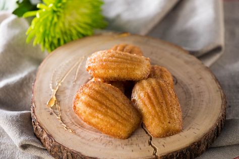 Madeleine Cookies Recipe, Glitter Cookies, Madeleine Recipes, Madeleines Recipe, Madeleine Cookies, Madeline Cookies, Cookie Glaze, Madeleine Recipe, Madeleine Cookie