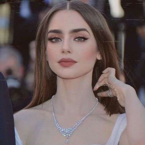 ليلي كولينز, Maquillage On Fleek, Makijaż Smokey Eye, Lily Collins, Girls Makeup, Pretty Makeup, Cute Makeup, Beautiful Makeup, Aesthetic Makeup