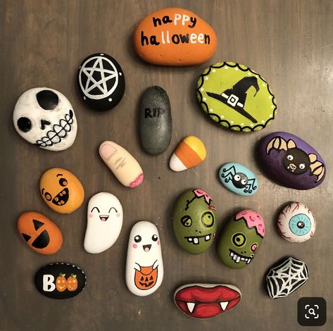 Halloween Rock Painting, Halloween Painted Rocks, Glass Spider, Halloween Arts, Spooky October, Idea For Halloween, Halloween Fest, Homemade Halloween Decorations, Fun Halloween Crafts