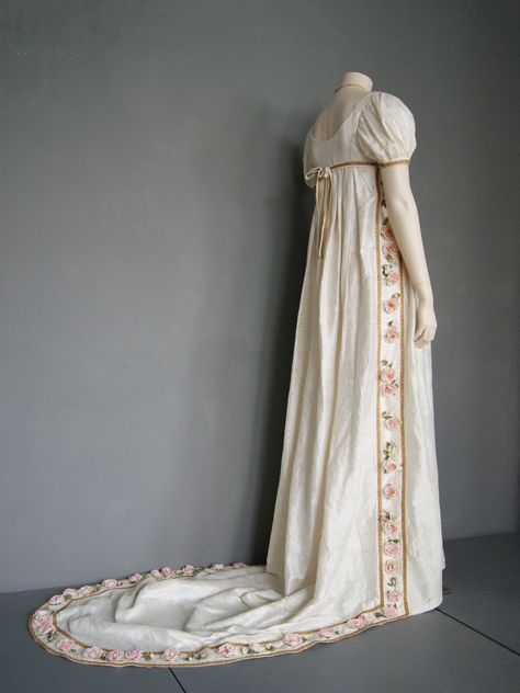 Regency wedding dress with silk flowers and train Regency Wedding Dress, 1800s Dresses, Regency Wedding, Regency Era Fashion, Historical Dress, Regency Dress, Regency Fashion, Picnic Wedding, Silk Wedding Dress