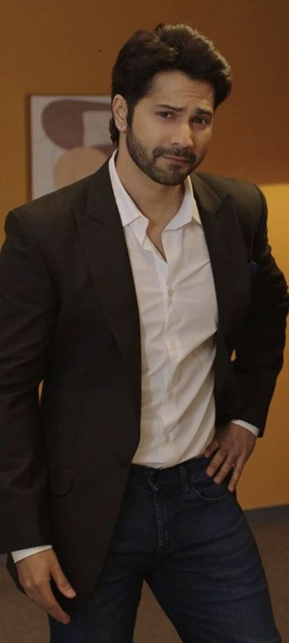 Hot Asian Men, Varun Dhawan, Black Suit, Black Suits, Coat Pant, Asian Men, Celebrity Crush, Hairstyles, Celebrities