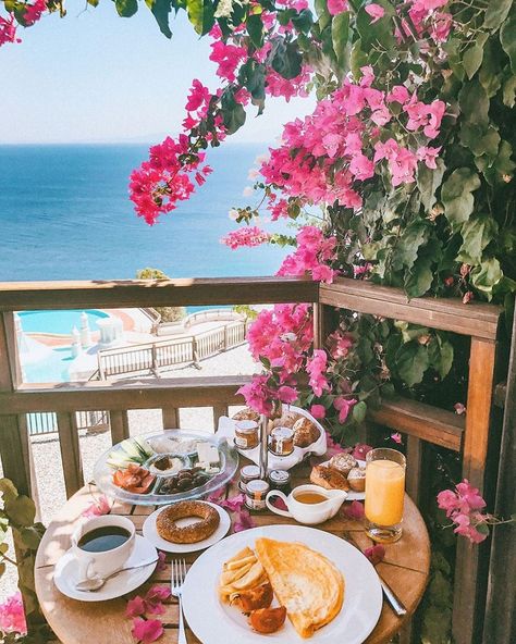 Breakfast With View, Breakfast Wallpaper, Vacation Breakfast, Antalya Airport, Mediterranean Breakfast, Breakfast Photography, Bodrum Turkey, Holiday Morning, Brunch Table