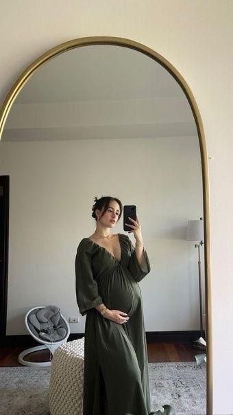 Soft Feminine Outfits Modest, Aesthetic Pregnancy Outfit, Eclectic Maternity Style, Vintage Maternity Outfits, Pregnant Aesthetic Outfit, Aesthetic Maternity Outfits, Preggy Outfit Pregnancy Style, Pregnant Outfits Aesthetic, Pregnancy Outfits Aesthetic