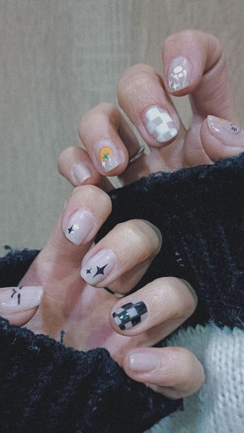 Tangerine Nail Art, Yoongi Nails Designs, Yoongi Inspired Nails, Yoongi Nails Ideas, Suga Inspired Nails, Yoongi Outfit Inspired, Yoongi Nails, Yoongi Inspired Outfits, Suga Nails