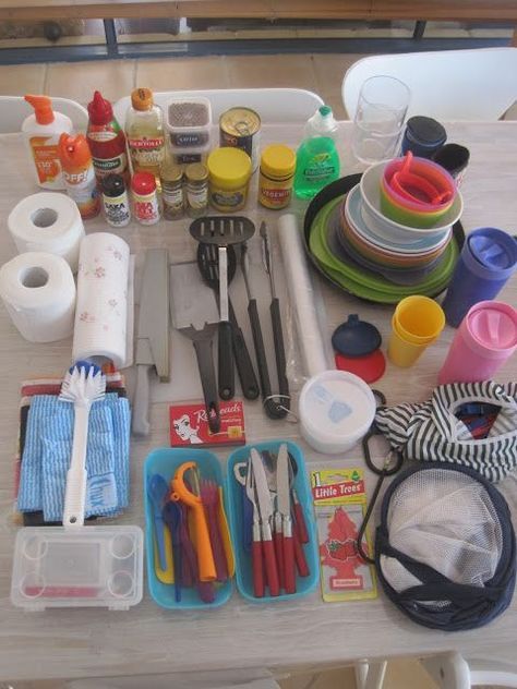 Organisation En Camping, Camp Kitchen Box, Zelt Camping, Camping Accesorios, Camping Diy, Camping 101, Camping Kitchen, Camping List, Kayak Camping