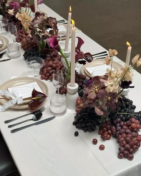 Purple And Red Table Setting, Grape Centerpiece Wedding, Burgundy Candles Wedding, Burgundy Dinner Party, Maroon Table Decor, Italian Table Scape, Plum Tablescape, Burgundy Flower Centerpieces, Burgundy Table Cloth