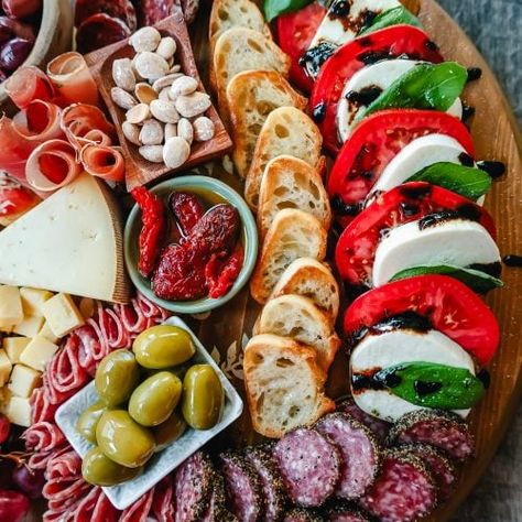 Italian Antipasto, Ideas For Dinner, Italian Party, Antipasto Platter, Italian Meats, Meat Platter, Fried Chicken Breast, Charcuterie Inspiration, Italian Appetizers