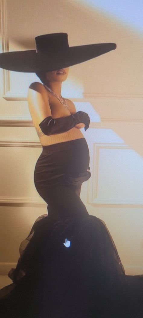 Big Hat Maternity Shoot, Old Fashion Maternity Shoot, Hollywood Glam Maternity Shoot, Beyonce Maternity Shoot, Pregnancy Photo Shoot Outfits, Punk Maternity Photos, Iconic Maternity Photos, Editorial Pregnancy Shoot, Retro Maternity Shoot