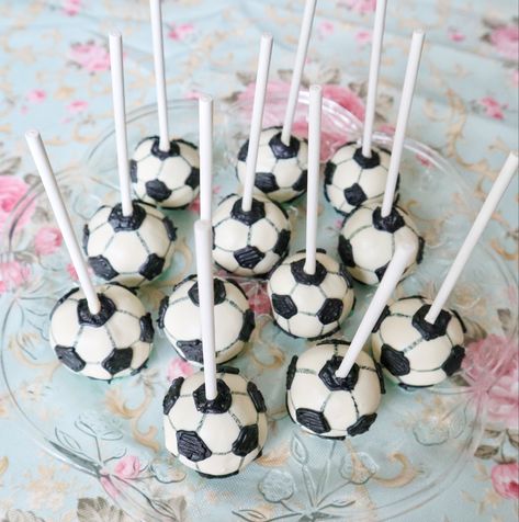 Soccer Ball Party Ideas, Soccer Ball Theme Birthday Party, Soccer Birthday Cake Ideas, Gender Reveal Soccer Theme, Soccer Desserts, Soccer Gender Reveal Ideas, Soccer Ball Cake Pops, Soccer Game Snacks, Soccer Cake Pops