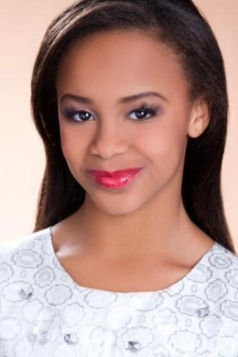 Dance Moms Nia's season 2 pyramid picture. Dance Moms Headshots, Dance Moms Pyramid, Dance Moms Season 2, Maddie Mackenzie, Nia Sioux Frazier, Nia Frazier, Dance Moms Season, Nia Sioux, Dance Moms Facts