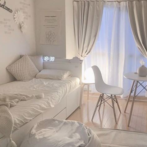 Korean White Bedroom, White Korean Room Aesthetic, Korean Room Ideas Small Spaces, Korean Room Inspiration, White Korean Room, Minimalistic White Bedroom, Soft Korean Room, Korean Beddings, Korean Bedroom Aesthetic Minimalist