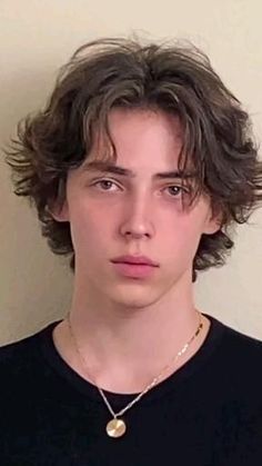 Cute Brunette Guys Middle Part, Long Teen Boy Hair, Teen Boy Hairstyles Medium, White Boy Hair, Hair Styles For Teen Boys, Tiktok Boy Haircut, Teen Boy Long Hair, White Boy Haircut, Middle Part Long Hair