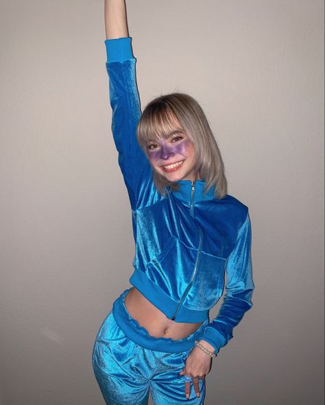 Blue Characters Costume, Net Leggings Outfit, Lagoons Blue Costume, Blue Costumes Halloween, Blue Halloween Costumes Women, Halloween Costume Blue Hair, Funny And Cute Halloween Costumes, Blue Costume Ideas Women, Halloween Costumes For The Cold