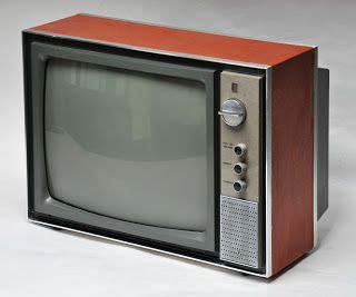 Black and White TV... Sony Trinitron, Sony Design, Portable Tv, Vintage Television, Television Set, Tv Sets, Sony Tv, Box Tv, Vintage Tv