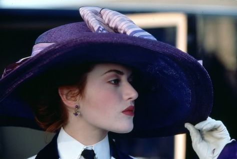 kate winslett purple hat from Titanic - I want this hat!! Titanic Costume, Titanic Kate Winslet, Kate Winslate, Titanic Movie, James Cameron, Actrices Hollywood, Movie Costumes, Kate Winslet, Hollywood Celebrities