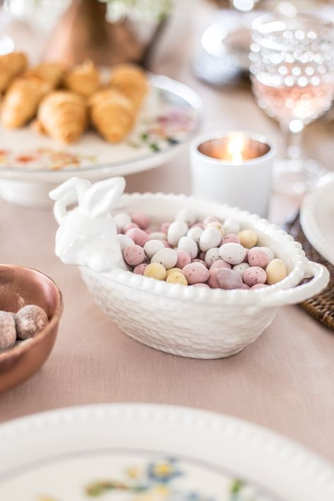 Easter Table with Pottery Barn - Cottonwood & Co Easter Eggs Crafts, Easter Eggs Ideas, Pottery Barn Easter, Easter Egg Ideas, Eggs Ideas, Egg Ideas, Easter Egg Wreath, Easter Table Settings, Crafts Easter