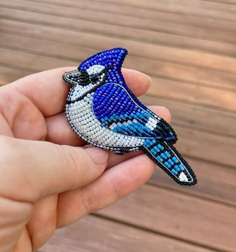 Beaded Bird, Jay B, Seed Bead Jewelry Patterns, Diy Bead Embroidery, Bead Embroidery Tutorial, Bird Beads, Embroidered Bird, Bead Embroidery Patterns, Beaded Lanyards