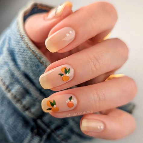 Tessa - Nail Artist on Instagram: “Florida Oranges 🍊 Hey friends! After seeing oranges on all the Florida license plates last week, I was inspired to do a simple mani with…” Clementine Nail Art, Nail Art Oranges, Orange Bird Nails, Orange Cute Nails, Orange Fruit Nail Art, Oranges On Nails, Orange Nails Fruit, Orang Nail, Nails With Oranges