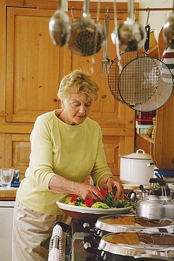 Angela Lansbury at her home in Ireland House On The Coast, Irish Farmhouse, Coast Of Ireland, Angela Lansbury, Miss Marple, Diane Keaton, Benjamin Moore Colors, Bungalow Style, Charming House