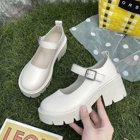 Sepatu Docmart, Vintage Shoes Women, Platform Shoes Heels, Chunky Heel Pumps, Lit Shoes, Womens Chunky Heels, Number 7, Pretty Clothes, Mary Jane Heels