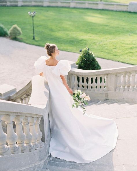 Monique Lhuillier Bride on Instagram: “Beautiful 🤍🌸 #moniquelhuillier #mlbride #admire” Huntington Library, Monique Lhuillier, Wedding Flowers, Wedding Dress, Flowers, On Instagram, Instagram