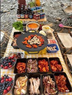 Korean Camping Food, Korean Picnic Food, Picnic Date Food, Food Infographic, Healthy Food Dishes, Picnic Food, Picnic Foods, Food Goals, Camping Food