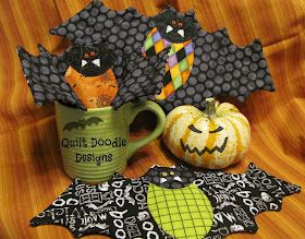 Quilt Doodle Doodles...: Halloween Haunts!!! Bat Quilt Block, Bat Quilt, Mug Rug Pattern, Mug Mats, Easy Yarn Crafts, Mug Mat, Quilting Tutorial, Halloween Quilt, Halloween Sewing