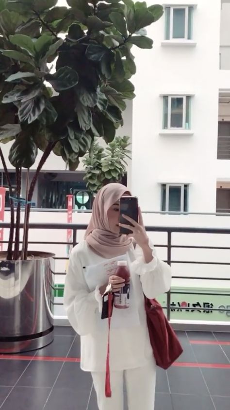 Outfit For Class College Hijab, Class Outfit College Hijab, Iman Qistina, Hijab Wardrobe, Collage Outfit, Hijab Fits, Uni Outfit, Girl Mask, Ootd Hijab Style