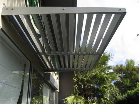 https://encrypted-tbn0.gstatic.com/images?q=tbn:ANd9GcSX5m0SvZt31_yxReID74LuvXV_qNCCyBS7-Q&usqp=CAU Pergola Battens, Modern Awnings Exterior, Modern Awnings, Cantilever Pergola, Awning Design, Awning Ideas, Hotel Canopy, House Awnings, Aluminum Awnings