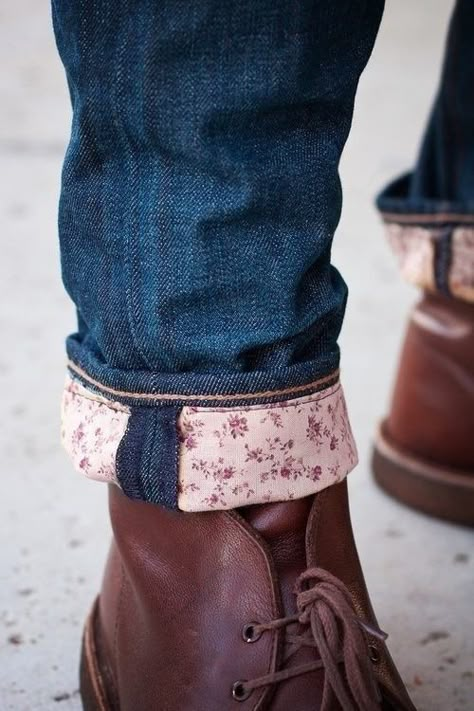 How To Make Jeans, Mens Fashion Blog, Floral Jeans, Modern Gentleman, Cuff Detail, Sleeve Tattoo, Mode Inspiration, Diy Fashion, Look Fashion