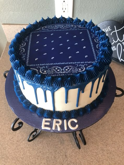 Duke Blue Devils Cake, Crip Gang Birthday Cake, Blue Bandana Cake Ideas, Bandana Cake Ideas, 2pac Cake, Blue Bandana Cake, Homies Cake, Bandana Cake, Cholo Party Decorations